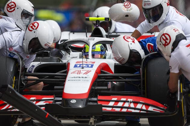 47 SCHUMACHER Mick (ger), Haas F1 Team VF-22 Ferrari, action during the Formula 1 Grand Premio del Made in Italy e dell Emilia-Romagna 2022, 4th round of the 2022 FIA Formula One World Championship, WM, Weltmeisterschaft on the Imola Circuit, from April 22 to 24, 2022 in Imola, Italy - F1 - EMILIA ROMAGNA GRAND PRIX 2022 DPPI Panoramic  20220423_G00D2490