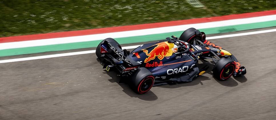IMOLA - Max Verstappen (1) with the Oracle Red Bull Racing RB18 Honda on track during practice 2 ahead of the Emilia Romagna F1 Grand Prix at Autodromo Enzo e Dino Ferrari on April 23, 2022 in Imola, Italy. REMKO DE WAAL GP Emilia - Romagna 2022 - Practice 2 2022 xVIxANPxSportx xxANPxIVx