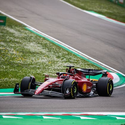 16 LECLERC Charles (mco), Scuderia Ferrari F1-75, action during the Formula 1 Grand Premio del Made in Italy e dell Emilia-Romagna 2022, 4th round of the 2022 FIA Formula One World Championship, WM, Weltmeisterschaft on the Imola Circuit, from April 22 to 24, 2022 in Imola, Italy - F1 - EMILIA ROMAGNA GRAND PRIX 2022 DPPI Panoramic  00122010_GH_78039