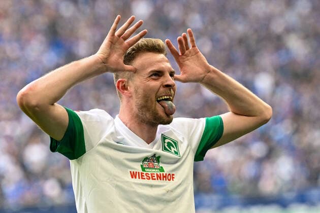 Sport Themen der Woche KW16 Fußball: 2. Bundesliga, Saison 2021 2022, 31. Spieltag, FC Schalke 04 - SV Werder Bremen am 23.04.2022 in der Veltins Arena in Gelsenkirchen. -TK- Bremens Marvin Ducksch jubelt nach seinem Tor zum 4:0. DFL REGULATIONS PROHIBIT ANY USE OF PHOTOGRAPHS AS IMAGE SEQUENCES AND OR QUASI-VIDEO. *** Soccer 2 Bundesliga, season 2021 2022, 31 matchday, FC Schalke 04 SV Werder Bremen on 23 04 2022 at the Veltins Arena in Gelsenkirchen TK Bremens Marvin Ducksch cheers after his goal to 4 0 DFL REGULATIONS PROHIBIT ANY USE OF PHOTOGRAPHS AS IMAGE SEQUENCES AND OR QUASI VIDEO Copyright: xTeresaxKrögerx