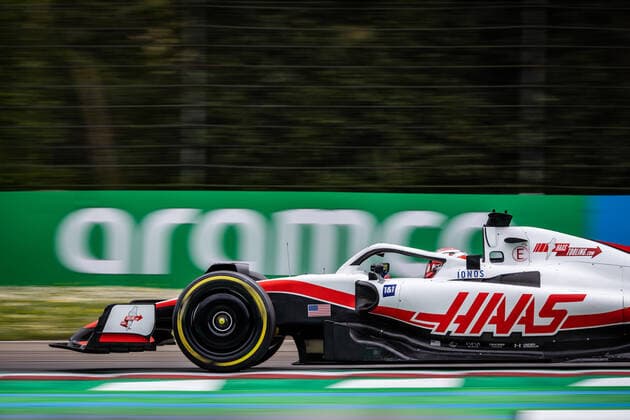 20 MAGNUSSEN Kevin (den), Haas F1 Team VF-22 Ferrari, action during the Formula 1 Grand Premio del Made in Italy e dell Emilia-Romagna 2022, 4th round of the 2022 FIA Formula One World Championship, WM, Weltmeisterschaft on the Imola Circuit, from April 22 to 24, 2022 in Imola, Italy - F1 - EMILIA ROMAGNA GRAND PRIX 2022 DPPI Panoramic  00122010_GH_78557