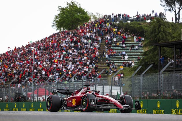 16 LECLERC Charles (mco), Scuderia Ferrari F1-75, action during the Formula 1 Grand Premio del Made in Italy e dell Emilia-Romagna 2022, 4th round of the 2022 FIA Formula One World Championship, WM, Weltmeisterschaft on the Imola Circuit, from April 22 to 24, 2022 in Imola, Italy - F1 - EMILIA ROMAGNA GRAND PRIX 2022 DPPI Panoramic  00122010_GOOD2991.JPG_