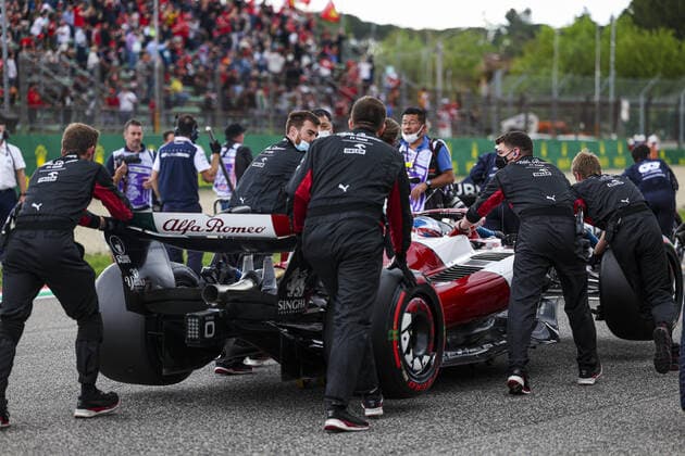 77 BOTTAS Valtteri (fin), Alfa Romeo F1 Team ORLEN C42, action during the Formula 1 Grand Premio del Made in Italy e dell Emilia-Romagna 2022, 4th round of the 2022 FIA Formula One World Championship, WM, Weltmeisterschaft on the Imola Circuit, from April 22 to 24, 2022 in Imola, Italy - F1 - EMILIA ROMAGNA GRAND PRIX 2022 DPPI Panoramic  00122010_GOOD3053.JPG_