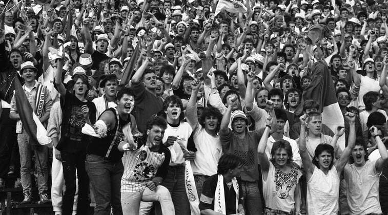 DFB-Pokal Finale 1987 Hamburger SV - Stuttgarter Kickers Deutschland, Berlin, 20.06.1987, Fussball, DFB-Pokal, Saison 1986 1987, Finale Berlin, Hamburger SV - Stuttgarter Kickers (3:1): Stuttgarter Kickers Fans, DFL DFB REGULATIONS PROHIBIT ANY USE OF PHOTOGRAPHS AS IMAGE SEQUENCES AND OR QUASI-VIDEO. *** DFB Pokal Final 1987 Hamburger SV Stuttgarter Kickers Germany, Berlin, 20 06 1987, Football, DFB Pokal, Season 1986 1987, Final Berlin, Hamburger SV Stuttgarter Kickers 3 1 Stuttgarter Kickers Fans, DFL DFB REGULATIONS PROHIBIT ANY USE OF PHOTOGRAPHS AS IMAGE SEQUENCES AND OR QUASI VIDEO