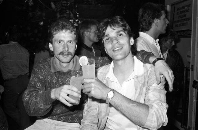 DFB-Pokal Finale 1987 Hamburger SV - Stuttgarter Kickers Deutschland, Berlin, 20.06.1987, Fussball, DFB-Pokal, Saison 1986 1987, Finale Berlin, Hamburger SV - Stuttgarter Kickers (3:1): v.l. Dirk Kurtenbach, Bernd Grabosch (beide Stuttgarter Kickers), DFL DFB REGULATIONS PROHIBIT ANY USE OF PHOTOGRAPHS AS IMAGE SEQUENCES AND OR QUASI-VIDEO. *** DFB Pokal Final 1987 Hamburger SV Stuttgarter Kickers Germany, Berlin, 20 06 1987, Football, DFB Pokal, Season 1986 1987, Final Berlin, Hamburger SV Stuttgarter Kickers 3 1 v l Dirk Kurtenbach, Bernd Grabosch both Stuttgarter Kickers , DFL DFB REGULATIONS PROHIBIT ANY USE OF PHOTOGRAPHS AS IMAGE SEQUENCES AND OR QUASI VIDEO