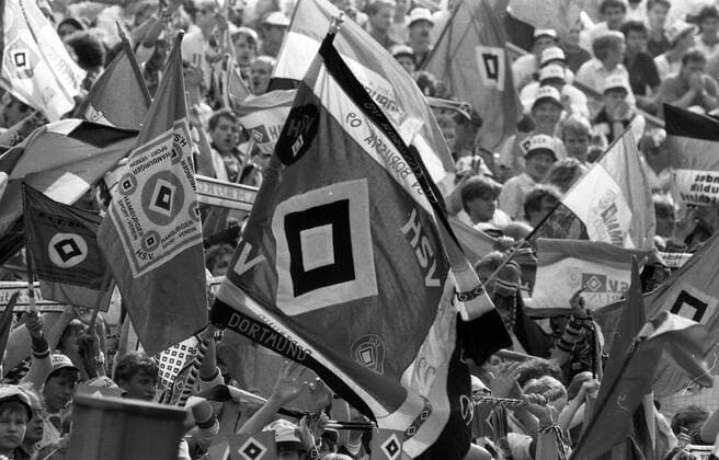 DFB-Pokal Finale 1987 Hamburger SV - Stuttgarter Kickers Deutschland, Berlin, 20.06.1987, Fussball, DFB-Pokal, Saison 1986 1987, Finale Berlin, Hamburger SV - Stuttgarter Kickers (3:1): HSV Fans, DFL DFB REGULATIONS PROHIBIT ANY USE OF PHOTOGRAPHS AS IMAGE SEQUENCES AND OR QUASI-VIDEO. *** DFB Pokal Final 1987 Hamburger SV Stuttgarter Kickers Germany, Berlin, 20 06 1987, Football, DFB Pokal, Season 1986 1987, Final Berlin, Hamburger SV Stuttgarter Kickers 3 1 HSV Fans, DFL DFB REGULATES PROHIBIT ANY USE OF PHOTOGRAPHS AS IMAGE SEQUENCES AND OR QUASI VIDEO