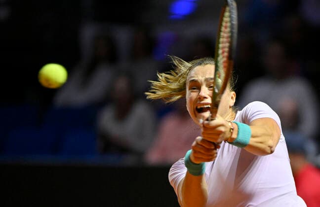 Aryna Sabalenka BLR Aktion Tennis Damen Porsche-Cup Porsche Tennis Grand Prix GP Stuttgart 2022 Porsche Arena 24.04.2022 DFL REGULATIONS PROHIBIT ANY USE OF PHOTOGRAPHS AS IMAGE SEQUENCES AND OR QUASI-VIDEO Porsche Tennis Grand Prix GP Stuttgart 2022