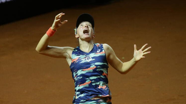 Sport Bilder des Tages Stuttgart , Porsche Tennis Grand Prix , Finale , Iga Swiatek ( POL )