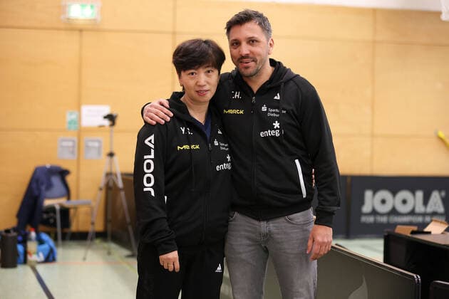 Langstadt 24.04.2022 Tischtennis Damen Bundesliga Finale Saison 2022 TSV Langstadt - ttc Eastside Berlin e.V. emspor, emonline, oespor, v.l., Jetzt schon Sieger, Yunli Schreiner (TSV Langstadt Tischtennis Damen 1.Bundesliga) und Teamcoach Trainer Thomas Hauke (TSV Langstadt Tischtennis Damen 1.Bundesliga)