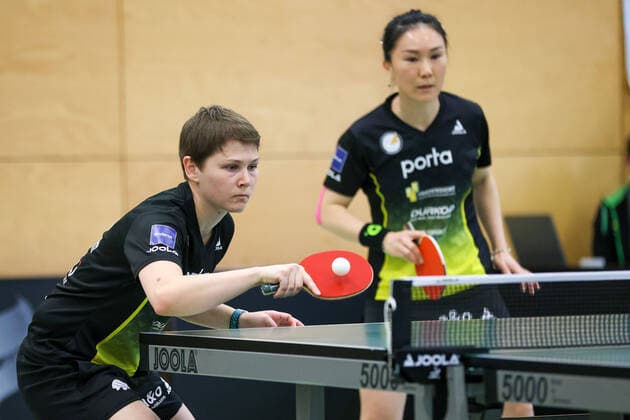 Langstadt 24.04.2022 Tischtennis Damen Bundesliga Finale Saison 2022 TSV Langstadt - ttc Eastside Berlin e.V. emspor, emonline, oespor, v.l., Nina Mittelham (ttc eastside berlin e.V.) und Xiaona Shan (ttc eastside berlin e.V.)
