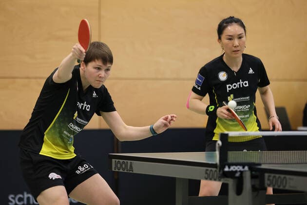 Langstadt 24.04.2022 Tischtennis Damen Bundesliga Finale Saison 2022 TSV Langstadt - ttc Eastside Berlin e.V. emspor, emonline, oespor, v.l., Nina Mittelham (ttc eastside berlin e.V.) und Xiaona Shan (ttc eastside berlin e.V.)