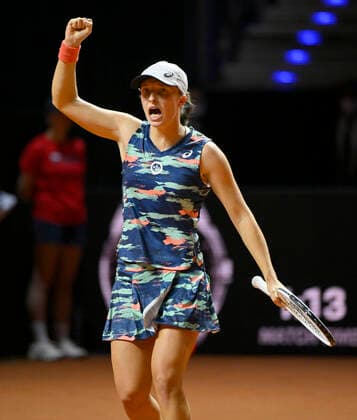 Iga Swiatek POL Jubel Freude Emotion Gestik Geste Tennis Damen Porsche-Cup Porsche Tennis Grand Prix GP Stuttgart 2022 Porsche Arena 24.04.2022 DFL REGULATIONS PROHIBIT ANY USE OF PHOTOGRAPHS AS IMAGE SEQUENCES AND OR QUASI-VIDEO Porsche Tennis Grand Prix GP Stuttgart 2022
