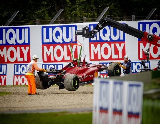 IMOLA - Carlos Sainz (55) with the Ferrari retires during the F1 Grand Prix of Emilia Romagna at Autodromo Enzo e Dino Ferrari on April 24, 2022 in Imola, Italy. REMKO DE WAAL GP Emilia - Romagna 2022 - RACE 2022 xVIxANPxSportx xxANPxIVx
