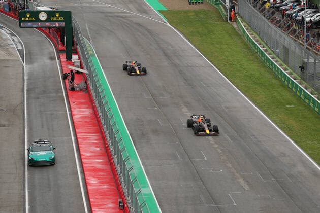 24th April 2022; Imola, Emilia Romagna, Italy. F1 Grand Prix of Italy, Race Day: Oracle Red Bull Racing, Max Verstappen leads race start followed by team mate Sergio Perez  ActionPlus12382891 Octane