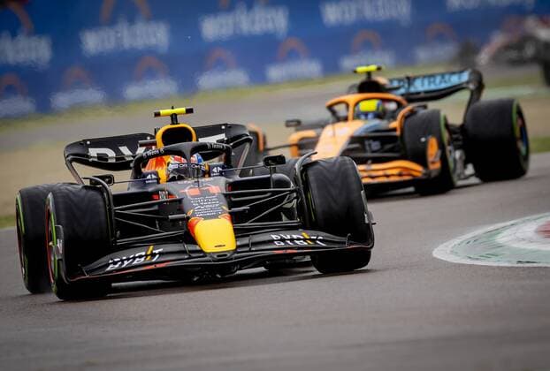 IMOLA - Sergio Perez (11) driving the Oracle Red Bull Racing RB18 Honda during the Emilia Romagna F1 Grand Prix at Autodromo Enzo e Dino Ferrari on April 24, 2022 in Imola, Italy. REMKO DE WAAL GP Emilia - Romagna 2022 - RACE 2022 xVIxANPxSportx xxANPxIVx