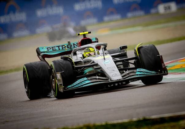 IMOLA - Lewis Hamilton (44) driving the Mercedes W13 during the F1 Grand Prix of Emilia Romagna at Autodromo Enzo e Dino Ferrari on April 24, 2022 in Imola, Italy. REMKO DE WAAL GP Emilia - Romagna 2022 - RACE 2022 xVIxANPxSportx xxANPxIVx