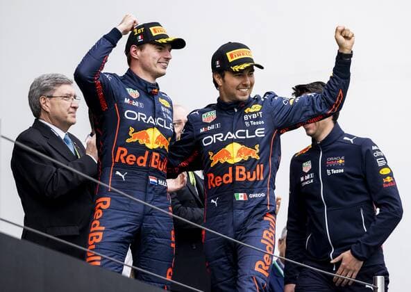 IMOLA - Max Verstappen (Oracle Red Bull Racing) with his teammate Sergio Perez on the podium after the Emilia Romagna F1 Grand Prix at Autodromo Enzo e Dino Ferrari on April 24, 2022 in Imola, Italy. REMKO DE WAAL GP Emilia - Romagna 2022 - RACE 2022 xVIxANPxSportx xxANPxIVx