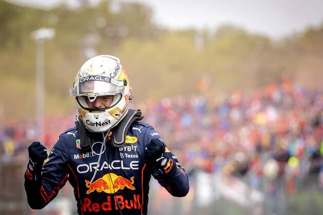 IMOLA - Oracle Red Bull Racing s Max Verstappen (1) cheers after victory at the Emilia Romagna F1 Grand Prix at Autodromo Enzo e Dino Ferrari on April 24, 2022 in Imola, Italy. REMKO DE WAAL GP Emilia - Romagna 2022 - RACE 2022 xVIxANPxSportx xxANPxIVx