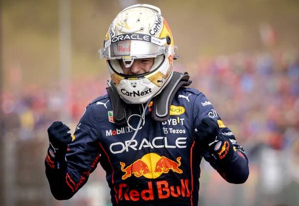 IMOLA - Oracle Red Bull Racing s Max Verstappen (1) cheers after victory at the Emilia Romagna F1 Grand Prix at Autodromo Enzo e Dino Ferrari on April 24, 2022 in Imola, Italy. REMKO DE WAAL GP Emilia - Romagna 2022 - RACE 2022 xVIxANPxSportx xxANPxIVx