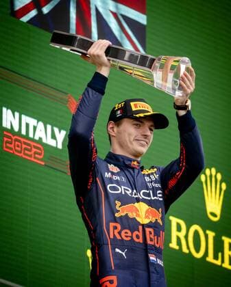 IMOLA - Oracle Red Bull Racing s Max Verstappen (1) on the podium after winning the Emilia Romagna F1 Grand Prix at Autodromo Enzo e Dino Ferrari on April 24, 2022 in Imola, Italy. REMKO DE WAAL GP Emilia - Romagna 2022 - RACE 2022 xVIxANPxSportx xxANPxIVx
