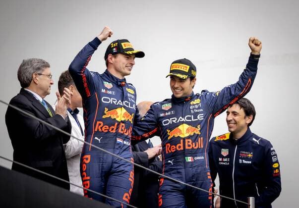 IMOLA - Max Verstappen (1) and Sergio Perez (11) of Oracle Red Bull Racing on the podium after winning the Emilia Romagna F1 Grand Prix at Autodromo Enzo e Dino Ferrari on April 24, 2022 in Imola, Italy. REMKO DE WAAL GP Emilia - Romagna 2022 - RACE 2022 xVIxANPxSportx xxANPxIVx