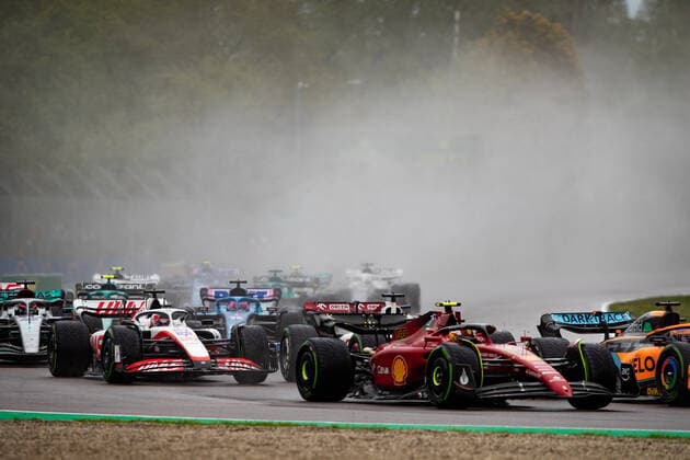 20 MAGNUSSEN Kevin (den), Haas F1 Team VF-22 Ferrari, action 55 SAINZ Carlos (spa), Scuderia Ferrari F1-75, action during the Formula 1 Grand Premio del Made in Italy e dell Emilia-Romagna 2022, 4th round of the 2022 FIA Formula One World Championship, WM, Weltmeisterschaft on the Imola Circuit, from April 22 to 24, 2022 in Imola, Italy - F1 - EMILIA ROMAGNA GRAND PRIX 2022 - Race DPPI Panoramic _F_18377
