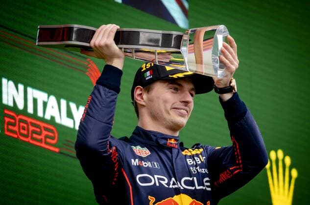 IMOLA - Oracle Red Bull Racing s Max Verstappen (1) on the podium after winning the Emilia Romagna F1 Grand Prix at Autodromo Enzo e Dino Ferrari on April 24, 2022 in Imola, Italy. REMKO DE WAAL GP Emilia - Romagna 2022 - RACE 2022 xVIxANPxSportx xxANPxIVx