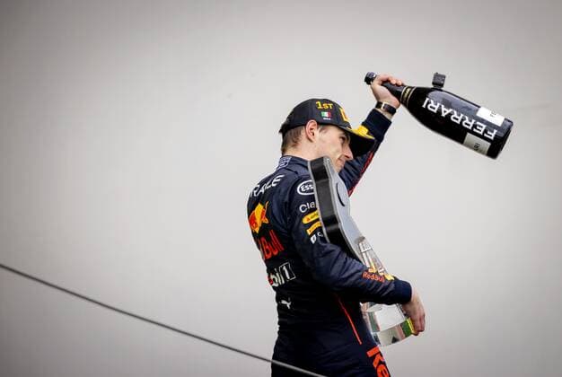 IMOLA - Oracle Red Bull Racing s Max Verstappen (1) on the podium after winning the Emilia Romagna F1 Grand Prix at Autodromo Enzo e Dino Ferrari on April 24, 2022 in Imola, Italy. REMKO DE WAAL GP Emilia - Romagna 2022 - RACE 2022 xVIxANPxSportx xxANPxIVx