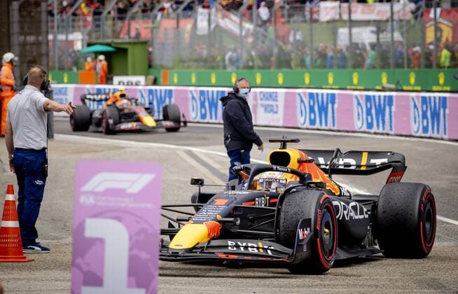 IMOLA - Max Verstappen (1) driving the Oracle Red Bull Racing RB18 Honda enters parc ferme after the Emilia Romagna F1 Grand Prix at Autodromo Enzo e Dino Ferrari on April 24, 2022 in Imola, Italy. REMKO DE WAAL GP Emilia - Romagna 2022 - RACE 2022 xVIxANPxSportx xxANPxIVx