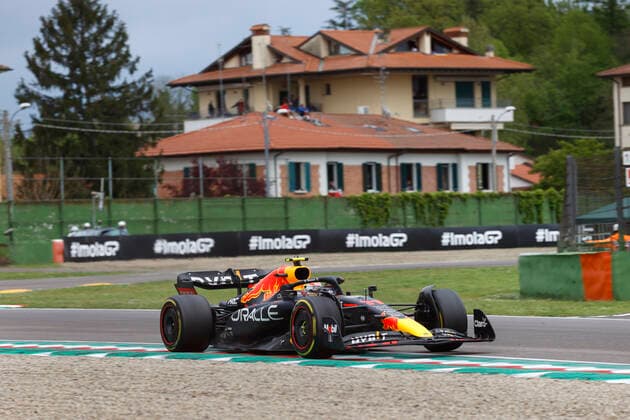 11 Sergio Perez (MEX, Oracle Red Bull Racing), F1 Grand Prix of Emilia Romagna at Autodromo Enzo e Dino Ferrari on April 24, 2022 in Imola, Italy. (Photo by HOCH ZWEI) Imola Italy