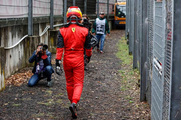 55 Carlos Sainz (ESP, Scuderia Ferrari) after crash, F1 Grand Prix of Emilia Romagna at Autodromo Enzo e Dino Ferrari on April 24, 2022 in Imola, Italy. (Photo by HOCH ZWEI) Imola Italy