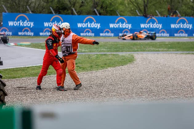 55 Carlos Sainz (ESP, Scuderia Ferrari) after crash, F1 Grand Prix of Emilia Romagna at Autodromo Enzo e Dino Ferrari on April 24, 2022 in Imola, Italy. (Photo by HOCH ZWEI) Imola Italy