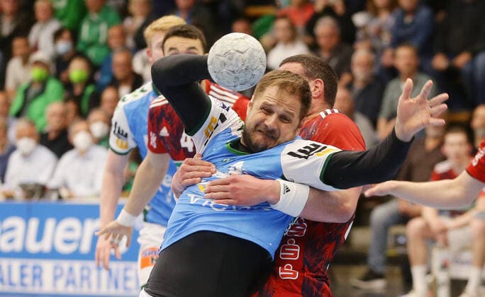 Bilder des Jahres 2022, Sport 04 April Sport Themen der Woche KW16 Sport Bilder des Tages Göppingen , LIQUI MOLY HBL , Handball Bundesliga , Frisch Auf Göppingen vs. TSV Hannover-Burgdorf , Kresimir Kozina ( Göppi ) *** Göppingen , LIQUI MOLY HBL , Handball Bundesliga , Frisch Auf Göppingen vs TSV Hannover Burgdorf , Kresimir Kozina Göppi