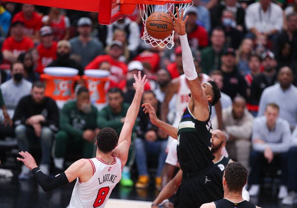 CHICAGO, IL - APRIL 24: Milwaukee Bucks forward Giannis Antetokounmpo (34) blocks Chicago Bulls guard Zach LaVine (8) shot during Game Four of the Eastern Conference First Round Playoffs between the Milwaukee Bucks and the Chicago Bulls on April 24, 2022 at the United Center in Chicago, IL. (Photo by Melissa Tamez Icon Sportswire) NBA, Basketball Herren, USA APR 24 Eastern Conference First Round Playoffs - Bucks at Bulls Icon22042439