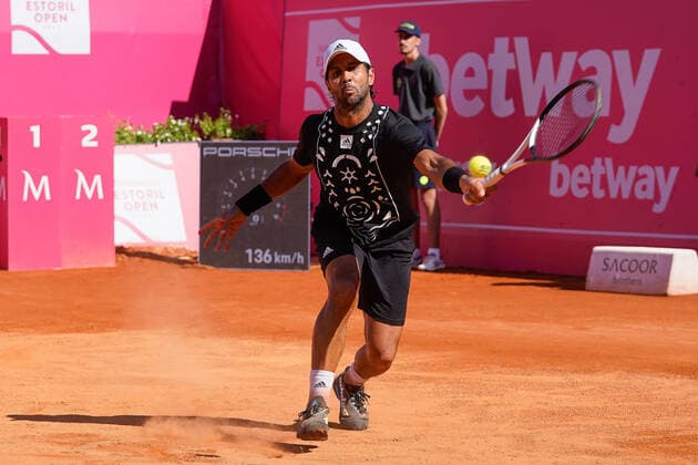 April 24, 2022, Estoril, Lisbon, Portugal: Fernando Verdasco from Spain returns a ball to Pierre-Hugues Herbert from France during the Millennium Estoril Open Final ATP, Tennis Herren 250 tennis tournament at the Clube de Tenis do Estoril..Final score: Pierre-Hugues Herbert 2:1 Fernando Verdasco Estoril Portugal - ZUMAs197 20220424_zaa_s197_168 Copyright: xBrunoxdexCarvalhox