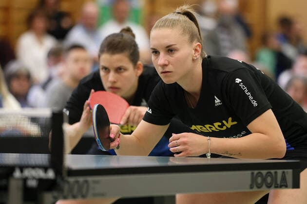 Langstadt 24.04.2022 Tischtennis Damen Bundesliga Finale Saison 2022 TSV Langstadt - ttc Eastside Berlin e.V. emspor, emonline, oespor, v.l., Petrissa Solja (TSV Langstadt Tischtennis Damen 1.Bundesliga) und Chantal Mantz (TSV Langstadt Tischtennis Damen 1.Bundesliga)