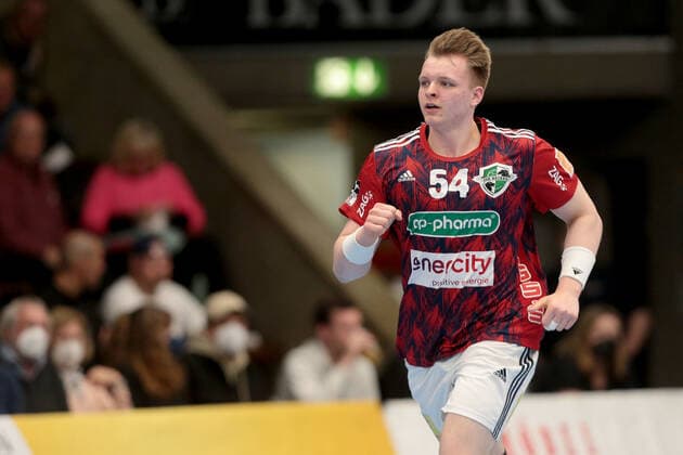 24.04.22, Goeppingen, Deutschland, EWS Arena, FRISCH AUF Goeppingen vs. TSV Hannover Burgdorf - LIQUI MOLY Handball-Bundesliga, Justus Fischer (TSV Hannover Burgdorf) gestikuliert, gestik (Foto H. Langer) Goeppingen EWS Arena Baden Wuerttemberg Deutschland