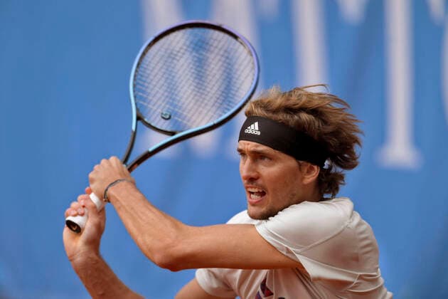 Sport Themen der Woche KW17 Sport Bilder des Tages 25.04.2022, Tennis Herren ATP, Tennis Herren Tour, BMW-Open Muenchen auf der Iphitos-Tennisanlage, Alexander Sascha Zverev (GER) trainiert am Nebenplatz *** 25 04 2022, Tennis Men ATP Tour, BMW Open Munich at Iphitos Tennis Center, Alexander Sascha Zverev GER trains on the side court