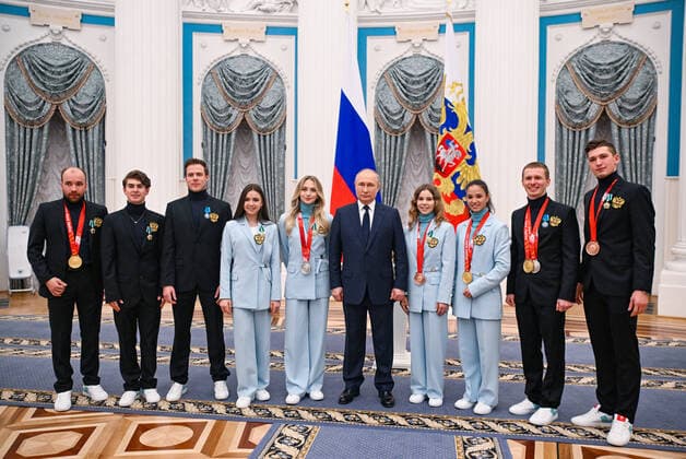 Russia Putin Olympic Athletes 8175954 26.04.2022 Russian President Vladimir Putin poses for a photo with Olympic champions Alexey Chervotkin, Mark Kondratyuk, Nikita Katsalapov, Kamila Valieva, Viktoria Sinitsina, Anastasia Mishina, Veronika Stepanova, Denis Spitsov and Aleksandr Galliamov during a state awards ceremony for Russian athletes - gold medalists of the 2022 Beijing Olympic Winter games, Winterspiele,Spiele, Summer games at the Kremlin in Moscow, Russia. Vladimir Astapkovich Sputnik Moscow Russia Copyright: xVladimirxAstapkovichx