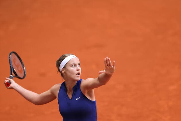 Sport Bilder des Tages April 26, 2022, MADRID, MADRID, SPAIN: Anna Karolina Schmiedlova of Slovenia in action against Jessica Bouzas of Spain during the Qualifiers 1 of Mutua Madrid Open 2022 celebrated at La Caja Magica on April 26, 2022, in Madrid, Spain. MADRID SPAIN - ZUMAa181 20220426_zaa_a181_023 Copyright: xOscarxJ.xBarrosox