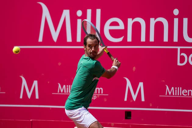 Tommy Paul Vs Richard Gasquet - Millennium Estoril Open 2022 Tommy Paul of United States competes against Richard Gasquet of France during the Millennium Estoril Open ATP, Tennis Herren 250 tennis tournament at Estoril Tennis Club, Estoril, Portugal on April 26, 2022. Lisbon Portugal  Copyright: xNunoxCruzx originalFilename:cruz-tommypau220426_npvEZ.jpg
