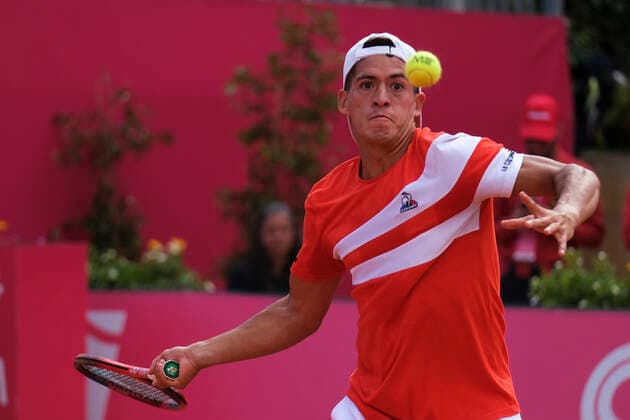 Joao Sousa v Sebastian Baez- Millennium Estoril Open 2022 Joao Sousa of Portugal competes against Sebastian Baez of Argentine during the Millennium Estoril Open ATP, Tennis Herren 250 tennis tournament at Estoril Tennis Club, Estoril, Portugal on April 26, 2022. Lisbon Portugal  Copyright: xNunoxCruzx originalFilename:cruz-joosousa220426_np2BL.jpg