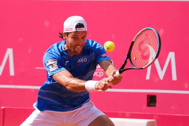 Joao Sousa v Sebastian Baez- Millennium Estoril Open 2022 Joao Sousa of Portugal competes against Sebastian Baez of Argentine during the Millennium Estoril Open ATP, Tennis Herren 250 tennis tournament at Estoril Tennis Club, Estoril, Portugal on April 26, 2022. Lisbon Portugal  Copyright: xNunoxCruzx originalFilename:cruz-joosousa220426_np7Ml.jpg