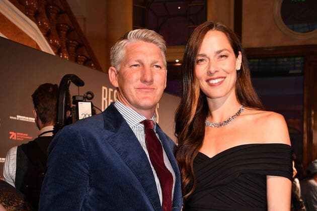 Sport Themen der Woche KW17 Sport Bilder des Tages Bastian Schweinsteiger und seine Ehefrau Ana Ivanovic bei der Gala zur Verleihung der Best Brands Awards am 26.04.2022 im Hotel Bayerischer Hof in München Best Brands Awards Verleihung 2022 in Muenchen *** Bastian Schweinsteiger and his wife Ana Ivanovic at the Best Brands Awards gala on 26 04 2022 at the Bayerischer Hof Hotel in Munich Best Brands Awards ceremony 2022 in Munich 