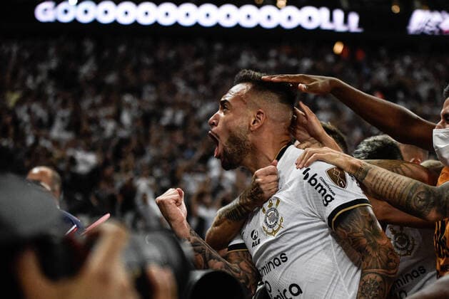 Sport Themen der Woche KW17 Sport Bilder des Tages April 26, 2022, Sao Paulo, Brazil: Soccer match between Corinthians and Boca Juniors, from Argentina, valid for the third round of group stage of Libertadores Soccer Cup, held at Neo Quimica Arena Stadium, in Sao Paulo, on Tuesday (26). Corinthians team won the match by the score of 2-0, with goals scored by Maycon.  Copyright: xRonaldoxBarretox