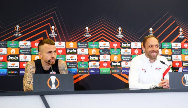 RB Leipzig - Pressekonferenz 27.04.2022 Leipzig, 27.04.2022, RBL Trainingszentrum, Fussball, Eropa League , RB Leipzig, Pressekonferenz vor dem EL Spiel gegen Glasgow Rangers , Im Bild v.l.: Angeli–o Angelino (3, RB Leipzig) und Co Trainer Andreas Hinkel (RB Leipzig) ,