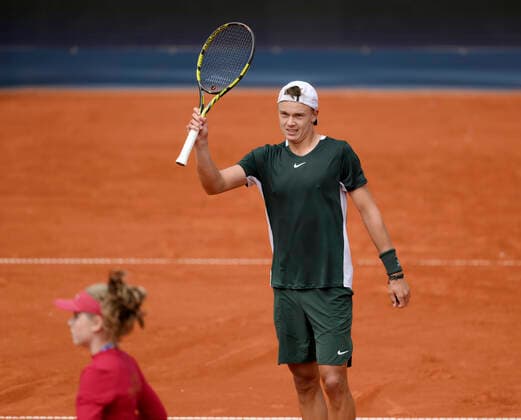 27.04.2022, Tennis Herren ATP, Tennis Herren Tour, BMW-Open München 2022 auf der Iphitos-Tennisanlage, Holger Rune (Dänemark) freut sich nach dem Sieg gegen Alexander Zverev.