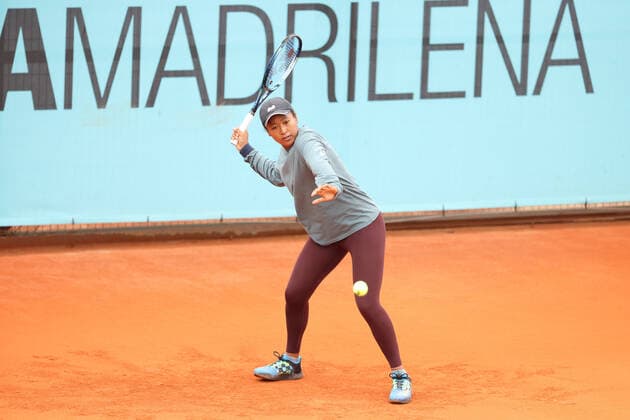 April 27, 2022, MADRID, MADRID, SPAIN: Naomi Osaka of Japan practice during the Mutua Madrid Open 2022 celebrated at La Caja Magica on April 27, 2022, in Madrid, Spain. MADRID SPAIN - ZUMAa181 20220427_zaa_a181_024 Copyright: xOscarxJ.xBarrosox