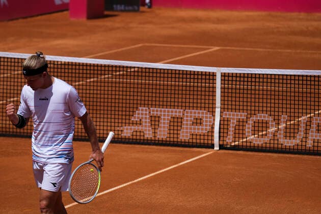 Alejandro Davidovich Fokina Vs Bernabe Zapata Miralles - Millennium Estoril Open 2022 Alejandro Davidovich Fokina from Spain competes against Bernabe Zapata Miralles from Spain during the Millennium Estoril Open ATP, Tennis Herren 250 tennis tournament at Estoril Tennis Club, Estoril, Portugal on April 27, 2022. Lisbon Portugal  Copyright: xNunoxCruzx originalFilename:cruz-alejandr220427_npxkC.jpg