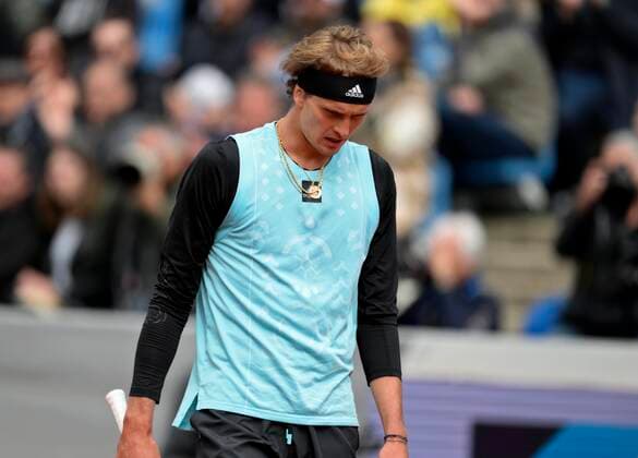 27.04.2022, Tennis Herren ATP, Tennis Herren Tour, BMW-Open München 2022 auf der Iphitos-Tennisanlage, Alexander Zverev (im Bild, GER) verliert auf dem Centercourt sein Erstrunden-Match gegen Holger Rune (Dänemark),